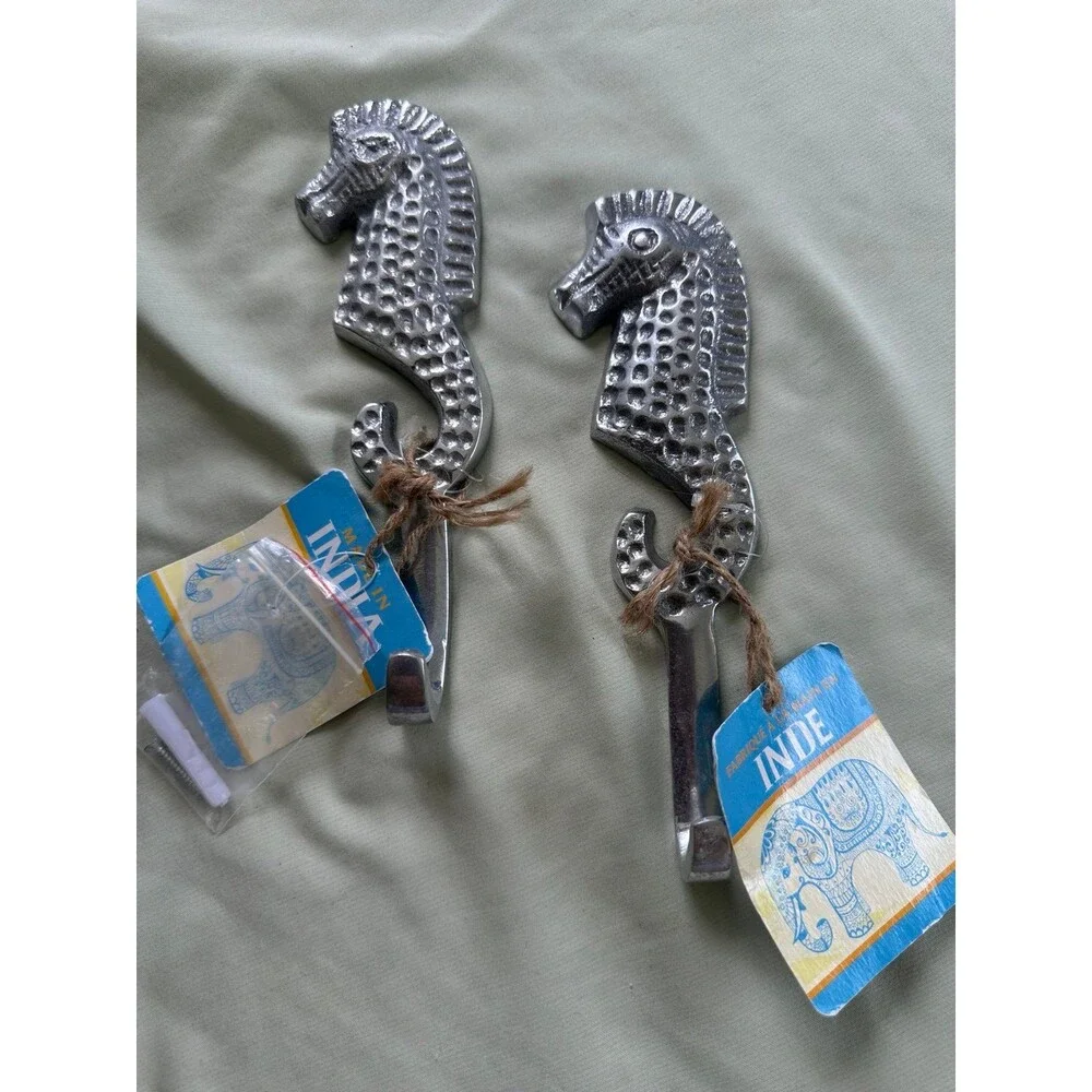 NWT Pair Cast Aluminum 3 Dimensional Art Textured Seahorse Decor Wall Hooks